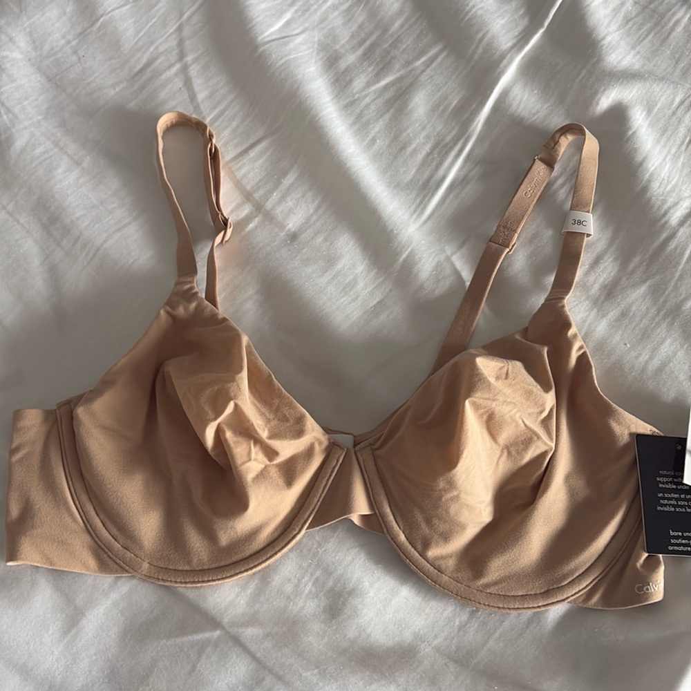 NWT Calvin Klein
Soft cup bra